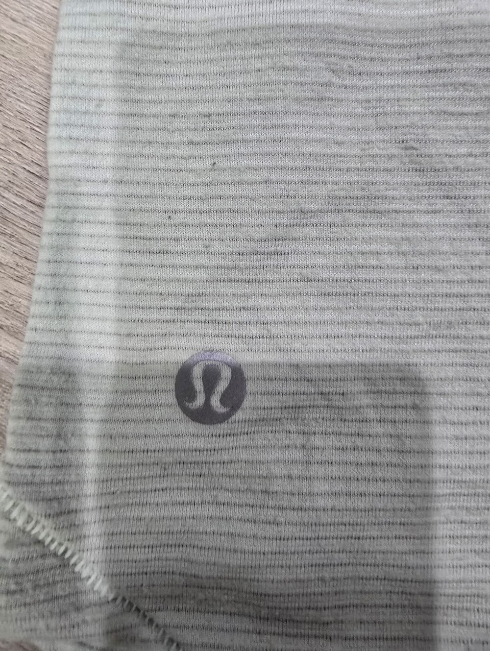 Lululemon Love V-Neck T-Shirt Light green Striped Pattern Approximate Size 10 - Picture 3 of 5